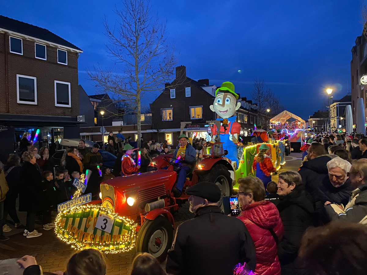 Zeer geslaagde verlichte halfvastenoptocht van Döppertdurp